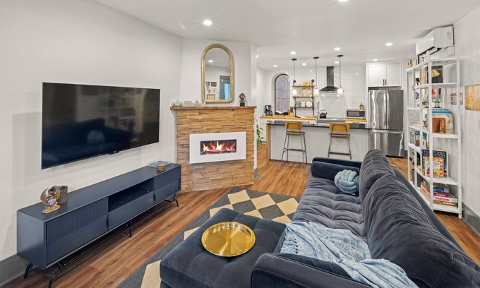 H Street Corridor Apartment | Modern Private Retreat in Capitol Hill - Guest Rated 10/10!