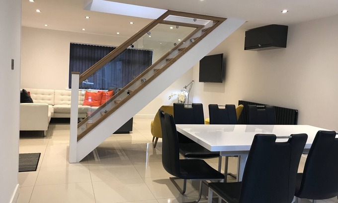 Gloucester House | Modern Fully Refurbished Getaway with Pool & Kitchen