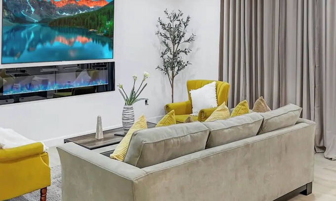 Modesto House | Modern Modesto Retreat: Ideal for Families & Pet Lovers