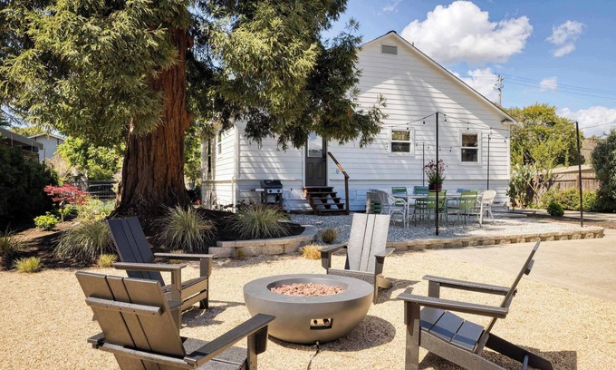 Napa House | Stylish Napa Home with Private Yard & Fire Pit