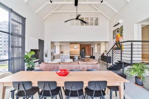 Durban Point Apartment | Stylish 4-Bedroom Point Waterfront Penthouse with Ocean View