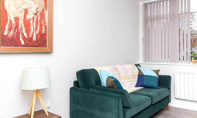 Horsham Apartment | Stylish New Apartment Close To Town Centre And Train Station By 247 Lets