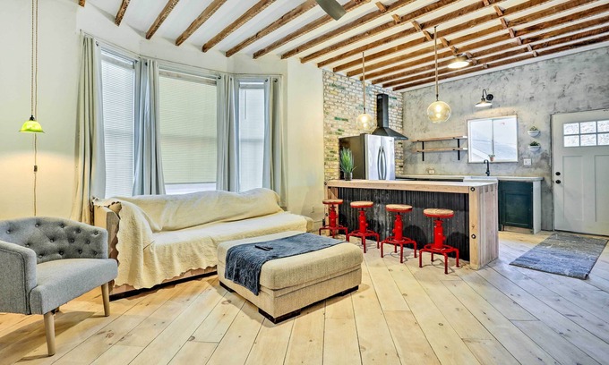 Forest Hill House | Modern Newark Retreat with Deck & Family-Friendly Amenities