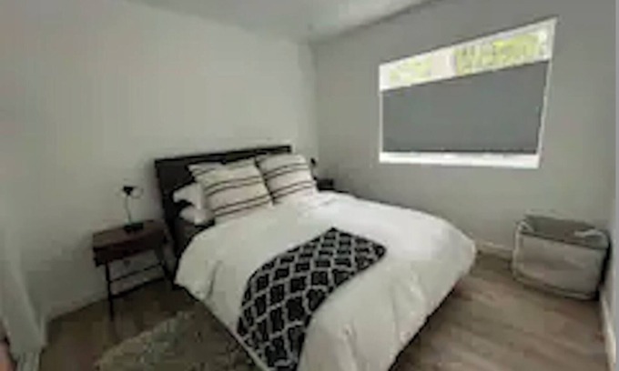 Encino Cottage | Stylish Newly Renovated 1 bedroom in Encino