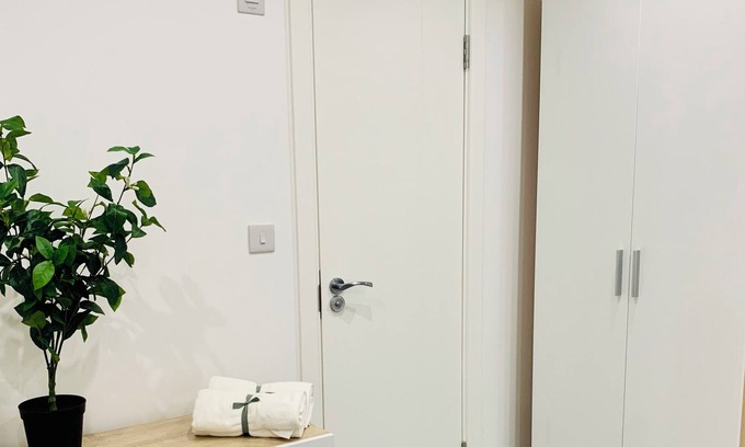 Cray Valley East Apartment | Stylish One Bed Apartment