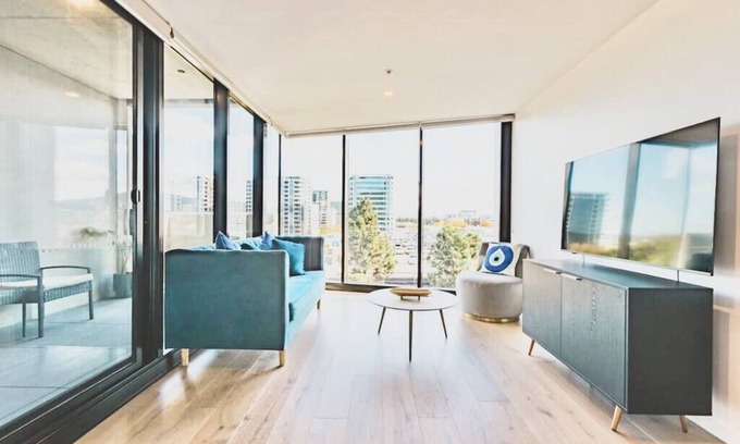 Canberra City Centre Apartment | Top-Rated Stylish Stay in Canberra’s Vibrant CBD