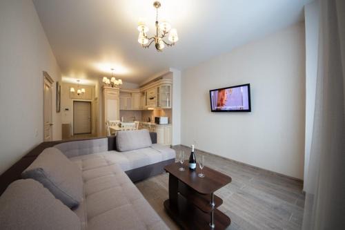 Obolon' Apartment | Elegant Riverside Apartments: Dnipro Sail with Spa & Breakfast