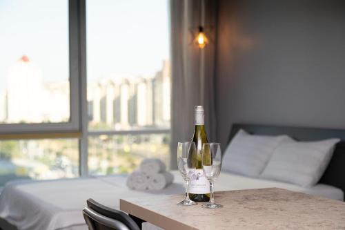 Obolon' Apartment | Stylish Panoramic Apartments at Smartplaza - 4 Star Rating