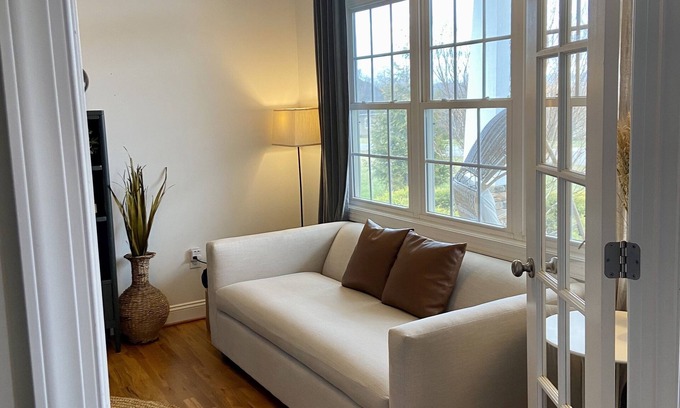 Forest House | Serene 4BR Getaway with Mountain Views and Jacuzzi