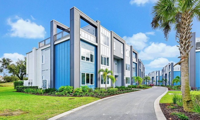 Reunion Hotel | Modern Condo Steps from Disney with Pool & Child Amenities