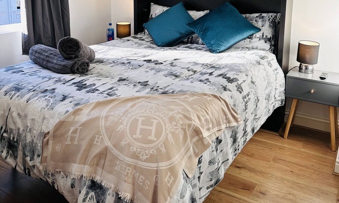 Euston Apartment | Stylish Penthouse in Camden