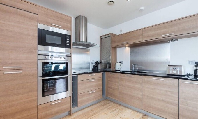 Newhaven Apartment | Elegant Penthouse Suite with Oceanfront Views & Breakfast