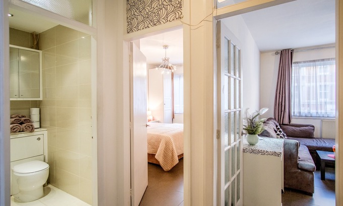 Bloomsbury Apartment | Stylish 1 Double Bed Flat with Spa & Breakfast in Central Area