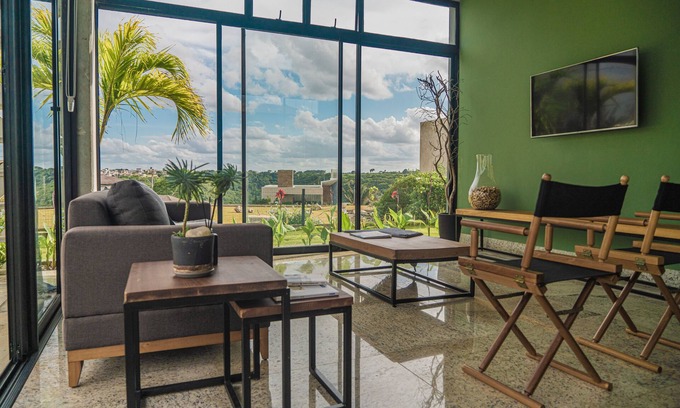 Bananeiras Cottage | Tranquil Getaway with Spa and Breakfast Amenities