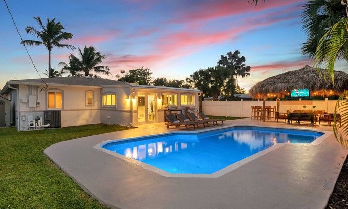 Melaleuca Gardens House | Beautifully Remodeled 4 BR with Heated Pool Near FLL