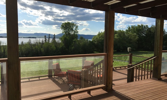 Polson House | Serene Residence with Lake Views, Sauna & Game Room