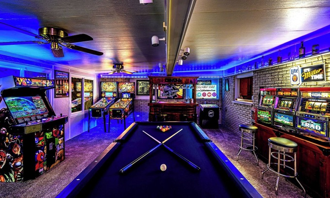 Beavercreek House | Ultimate Fun with Arcade, Spa & 10/10 Guest Rating!