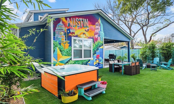Montopolis House | Relax with Infrared Sauna & Hot Tub Near Downtown Austin