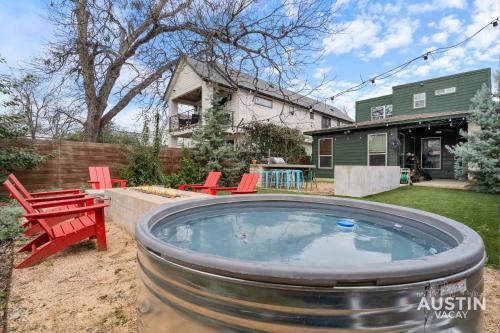 Holly House | Stylish Retreat with Outdoor Oasis in Downtown Austin