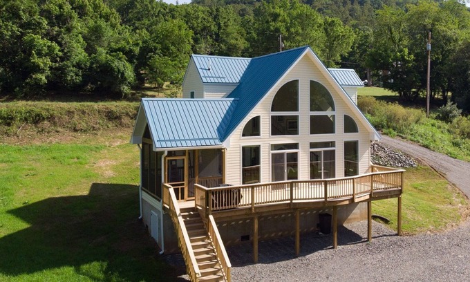Draper Cabin | Stylish Riverfront Home, Pet Friendly, 2B26 - Blue Heron
