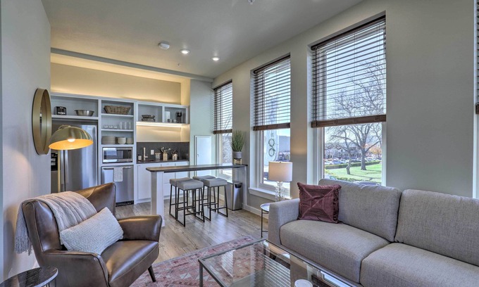 Downtown Apartment | Modern San Marcos Apartment with Spa & Breakfast in Downtown!