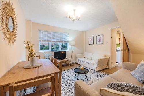 Bourne End House | Modern Short Term Let with Pet-Friendly Amenities in Bucks