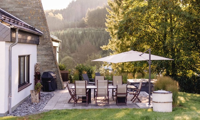 Niederlandenbeck House | Stylish House with Open Kitchen and Relaxing Hot Tub