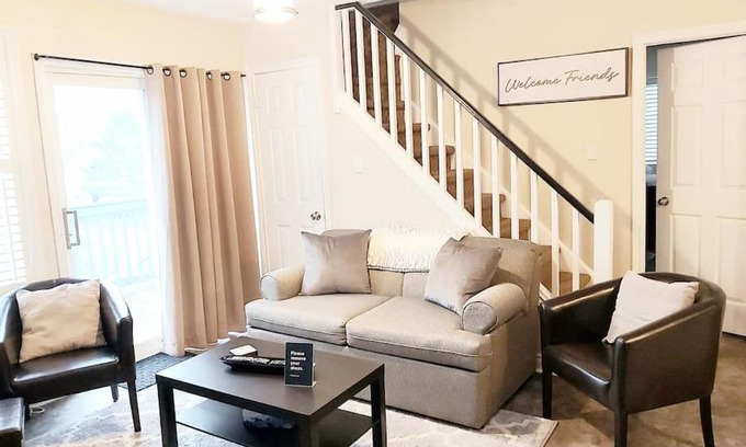 Craigleith Apartment | Modern 2 Bedroom Loft in Blue with Hot Tub & Pool Access