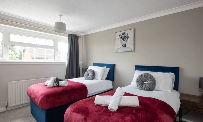 Bletchley House | Guest Rated 10/10: Modern 3BR Home with Private Driveway
