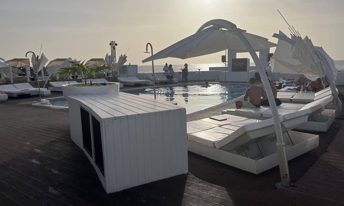 Santa Maria Apartment | Stylish Apartment with Pool & Spa, Steps to the Beach