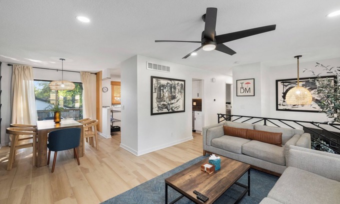 Des Moines House | Stylish Split Foyer - The Sullivan: Guest Rated 9.8/10