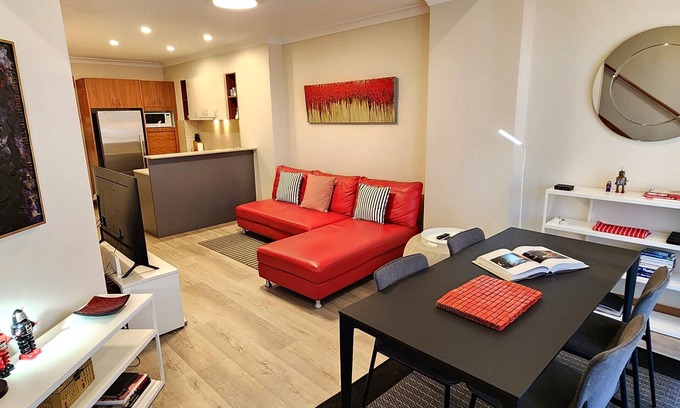 Surry Hills Apartment | Prime Location & Lifestyle: 1 Bed, Ocean View with Pool