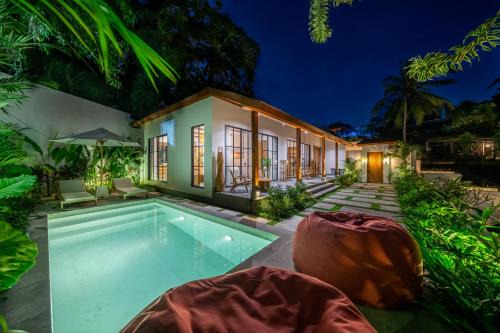 Petulu Villa | Stylish Stay in Bergamo - 2BR with Private Pool and Great Location