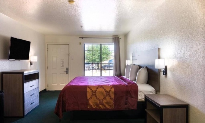 San Antonio Hotel | Stylish Stay Near Wonderland Mall, Alamo & Free Parking