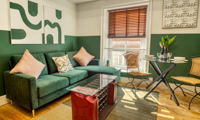 Lincoln Apartment | Stylish Steep Hill Apartment | Pass the Keys
