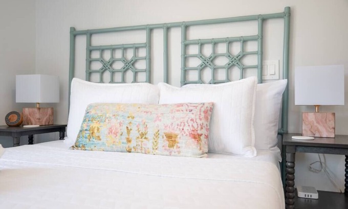 Jacksonville Beach Apartment | Stylish Oceanfront Studio with Spa, Steps from the Beach