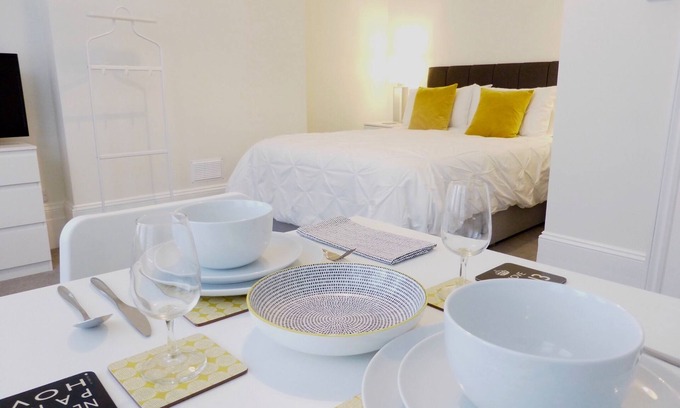 Hove Apartment | Elegant Studio Apartment with Ocean View in Central Hove
