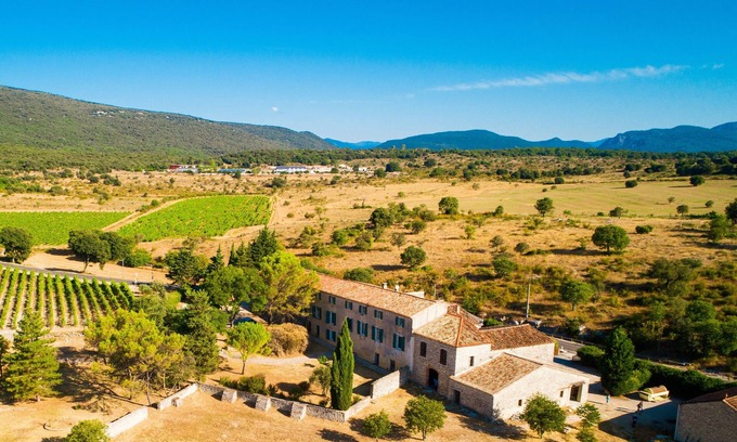 Brissac Apartment | Modern Studio Apartment Amidst a Scenic Vineyard Oasis