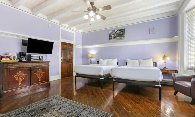 Mid-City Hotel | Charming Studio Near Streetcar Line with Family-Friendly Amenities