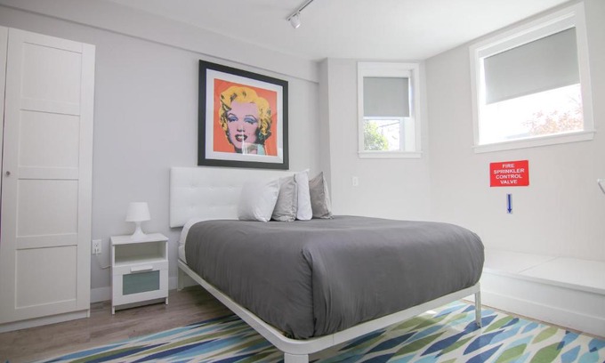 Griggs Park Apartment | Modern Studio in Brookline - Quick Access to Boston
