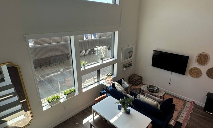 East Cesar Chavez Apartment | Stylish Studio in downtown Austin