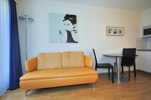 District 6 Apartment | Convenient PABS Résidences with Wheelchair Access in City
