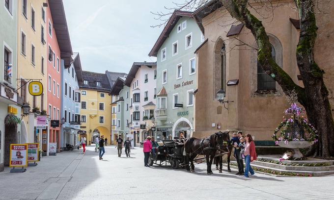Kitzbuehel Apartment | Stylish Studio Steps from Ski Lift - Rated 10/10