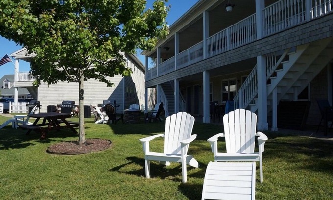 Block Island Apartment | Chic Studio Near Island Free Library with Kitchen Access