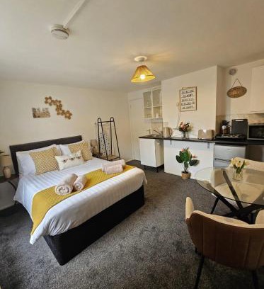 Stevenage Apartment | Stylish Studio in Stevenage - Rated 8.6 by Guests