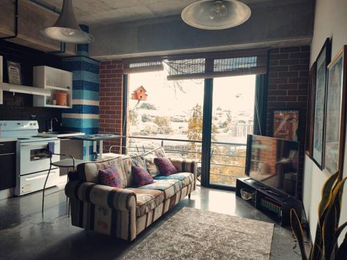 Zona 4 Apartment | Modern Cuatro36 Apto 9: Family & Pet-Friendly Retreat