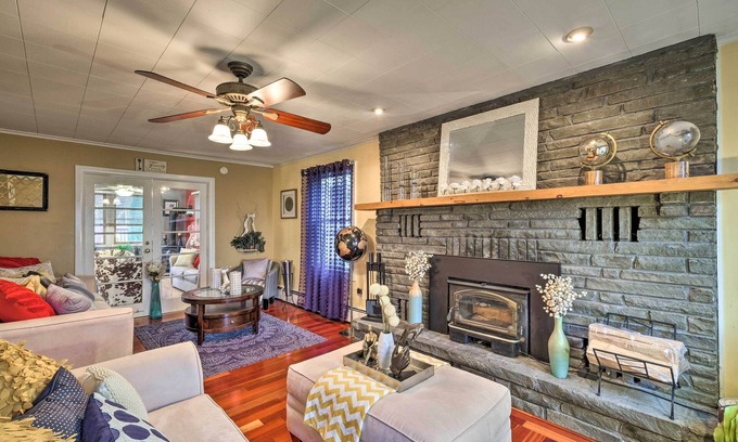 Johnstown House | Stylish Suburban Retreat with Pool, Near Royal Mtn!