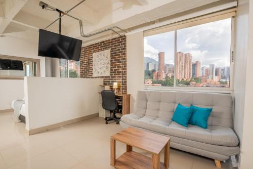 El Tesoro Apartment | Elegant Suite in El Poblado, Steps from Provenza!