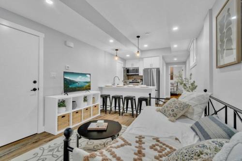 Jasper Place House | Stylish Suite Near WEM: 4 Beds, Central Location