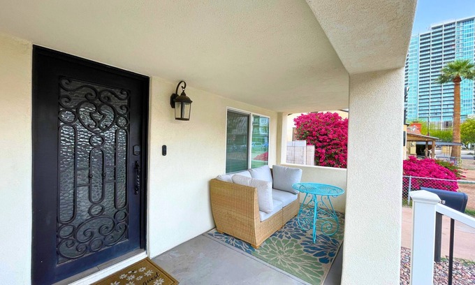 Riverside House | Pet-Friendly Retreat in Downtown Tempe with Scenic Views